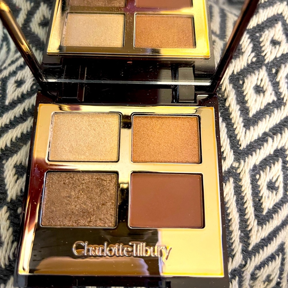 Charlotte Tilbury ExaggerEyes eye shadow compact.